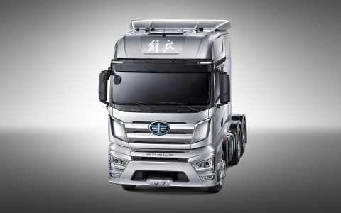 FAW J7 High-End Tractor Truck