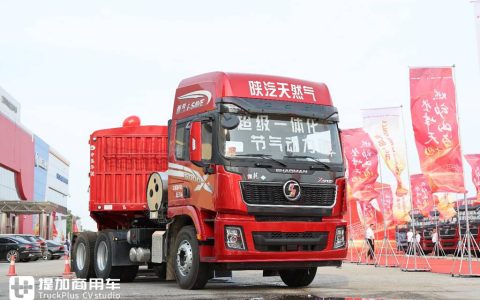 Built for coal transportation, Shaanxi Automobile Delong X5000 + CIMC 13m cage fence semi-trailer, have you ever seen such a tractor-trailer integrated tractor?