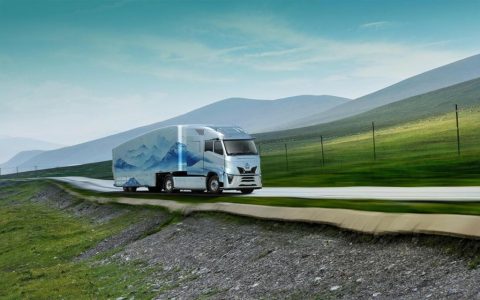 Extreme Aerodynamics, Zero-Carbon Journey – China National Heavy Duty Truck's Yellow River Hydrogen Internal Combustion Engine Train Debuts at the 2024 Hanover Fair