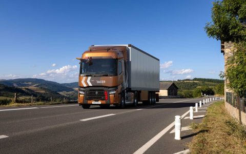 Fuel Consumption Reduced by Up to 14%, Enhanced by Digital Rearview Mirrors: The 2025 Renault Heavy Trucks Are Here
