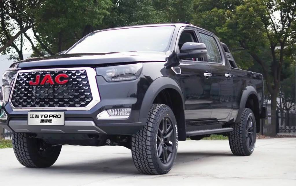 It's dark! It's cool! It's wild! The JAC T8 PRO Obsidian Edition
