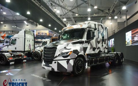 Experiencing the Power Feast of Long-Nose Trucks! And American Cab-Over Trucks? A Tour of the 2025 Brisbane Truck Show · American Trucks Edition