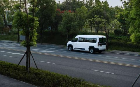 The Ultimate Family Travel Companion: Sinotruk Pioneer V Multi-Purpose Edition, Ready to Go!