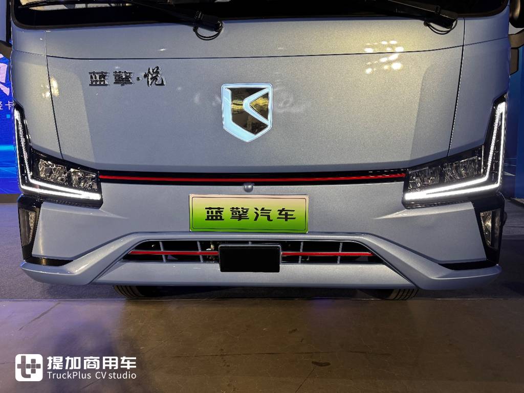 Real Shot of Weichai LANDKING’s High-end New Product X7 Electric Light Truck Equipped with Stellar·Super Pure Electric Golden Power Platform