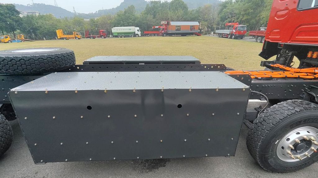 Chenglong H7 8×4 Electric Dump Truck — Long Range & Strong Capacity for Higher Profits