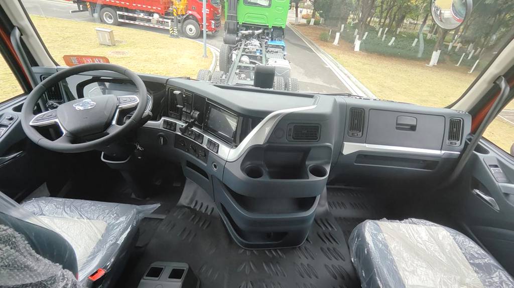 Chenglong H7 8×4 Electric Dump Truck — Long Range & Strong Capacity for Higher Profits