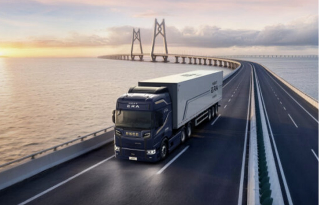 NEXT ERA Heavy-Duty Truck: Golden 500HP Perfectly Tailored for Long-Haul Trunk Logistics