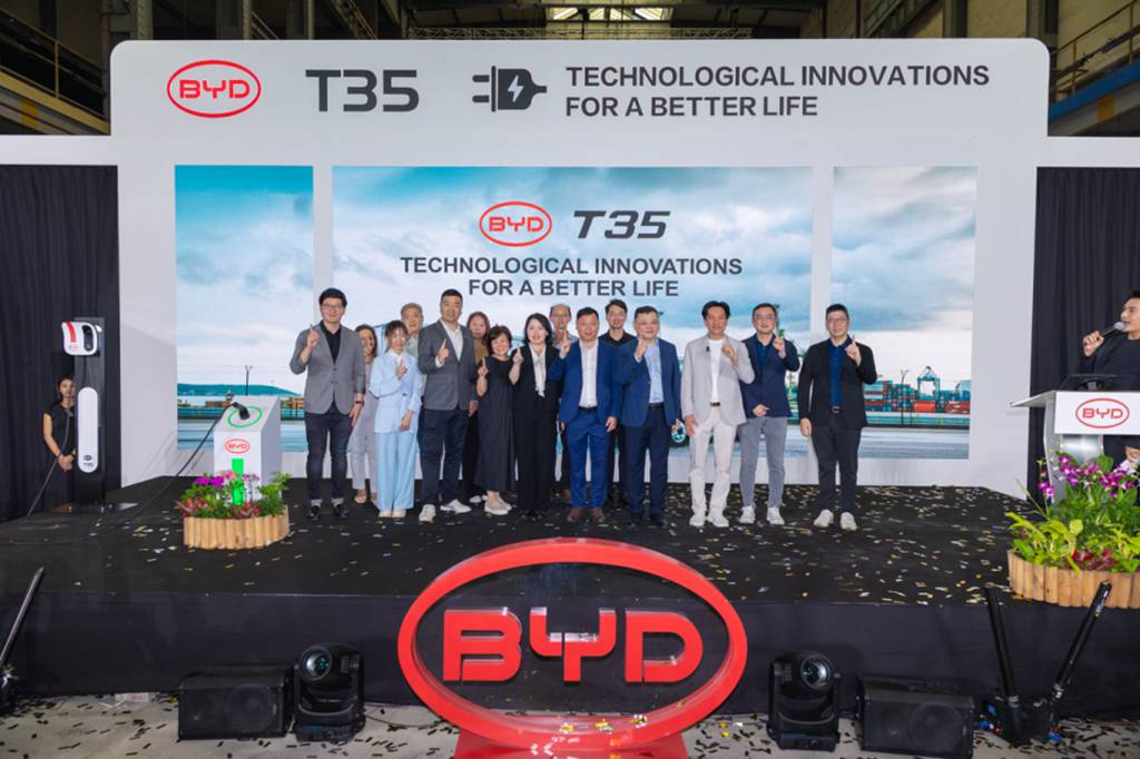 BYD Pure Electric Mini Truck Debuts in Singapore, Leading Both Passenger & Commercial Markets