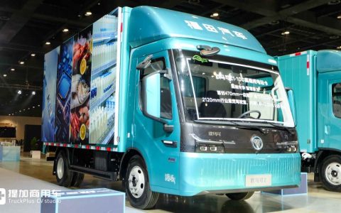 Exclusive Shoot of Aumark Z1 Pure‑Electric Light‑Duty Truck: Industry‑First Low‑Entry Extra‑Wide Cab & Wedge‑Shaped Low‑Drag Body