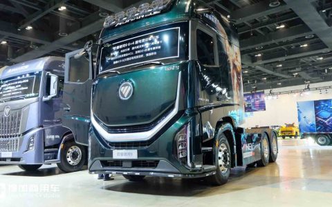 920 HP High Power, Ultra-Low Energy Consumption + Living-Cabin Style Cab! Exclusive Shoot of Auman Galaxus 9 Plug-In Hybrid Tractor