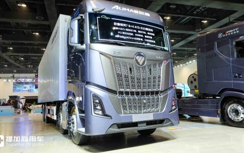 620‑HP High Power, Flat‑Floor Cab & 90‑cm Wide Sleeper: Exclusive Shoot of Auman Galaxus 7 8×4 Cargo Truck