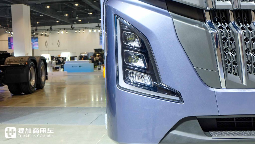 620‑HP High Power, Flat‑Floor Cab & 90‑cm Wide Sleeper: Exclusive Shoot of Auman Galaxus 7 8×4 Cargo Truck