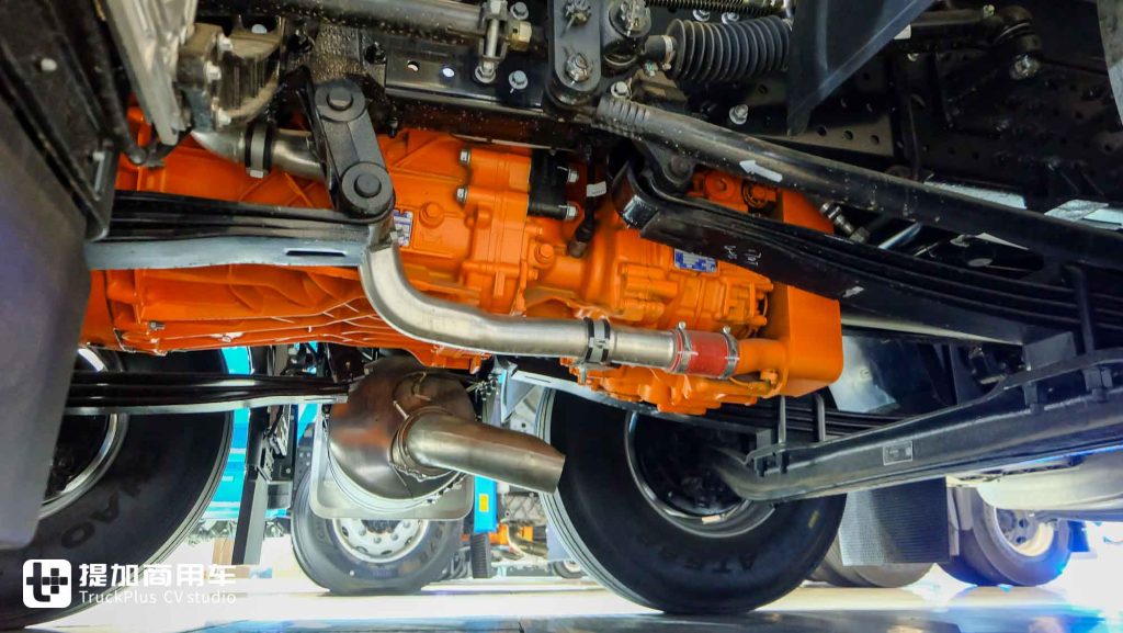 620‑HP High Power, Flat‑Floor Cab & 90‑cm Wide Sleeper: Exclusive Shoot of Auman Galaxus 7 8×4 Cargo Truck