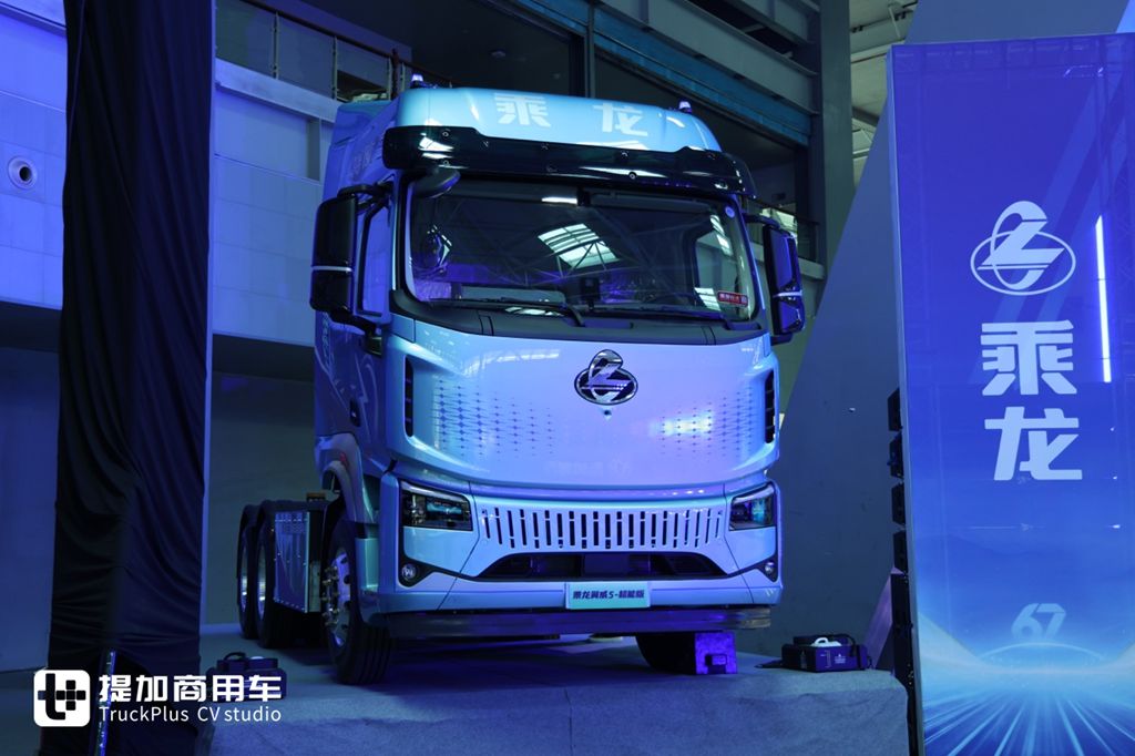 Up to Nearly 1,000 Horsepower & As Low As 1 kWh Per Kilometer: In-Depth Review of Dongfeng Liuzhou Chenglong EV5 Ultra Edition Tractor