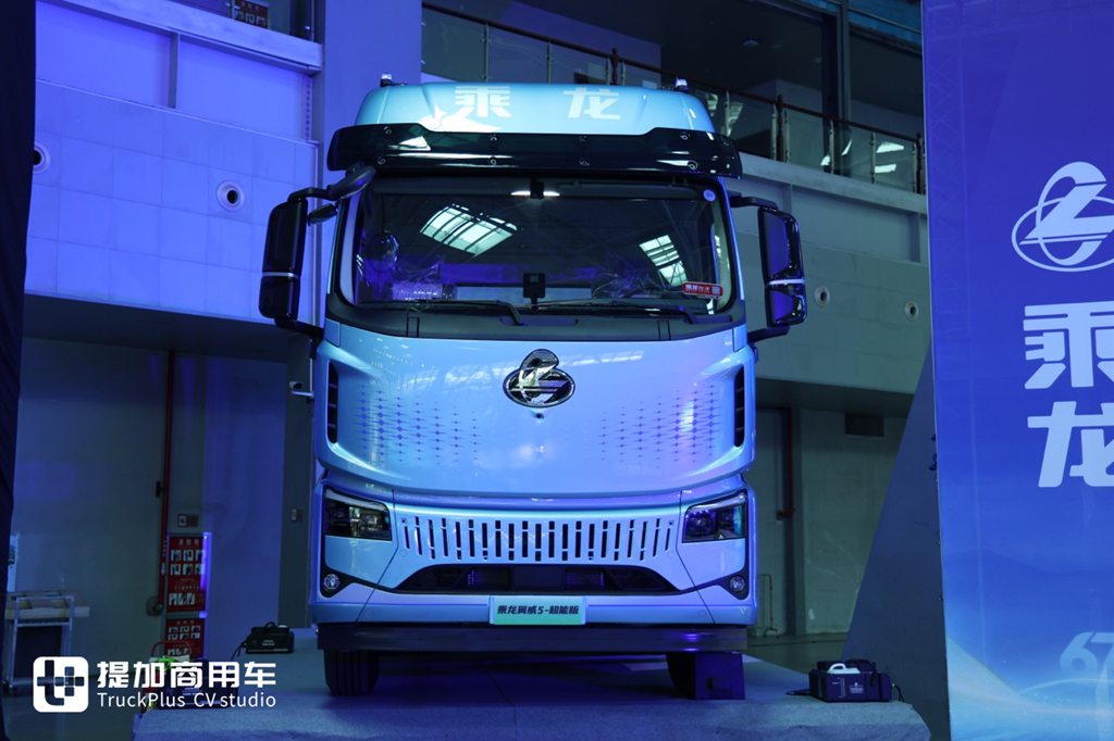 Up to Nearly 1,000 Horsepower & As Low As 1 kWh Per Kilometer: In-Depth Review of Dongfeng Liuzhou Chenglong EV5 Ultra Edition Tractor