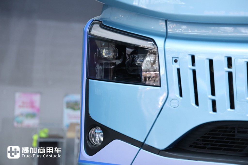 Up to Nearly 1,000 Horsepower & As Low As 1 kWh Per Kilometer: In-Depth Review of Dongfeng Liuzhou Chenglong EV5 Ultra Edition Tractor