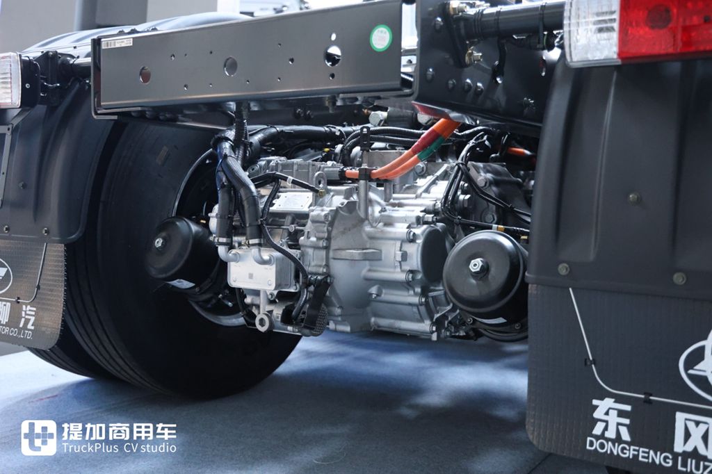 Up to Nearly 1,000 Horsepower & As Low As 1 kWh Per Kilometer: In-Depth Review of Dongfeng Liuzhou Chenglong EV5 Ultra Edition Tractor