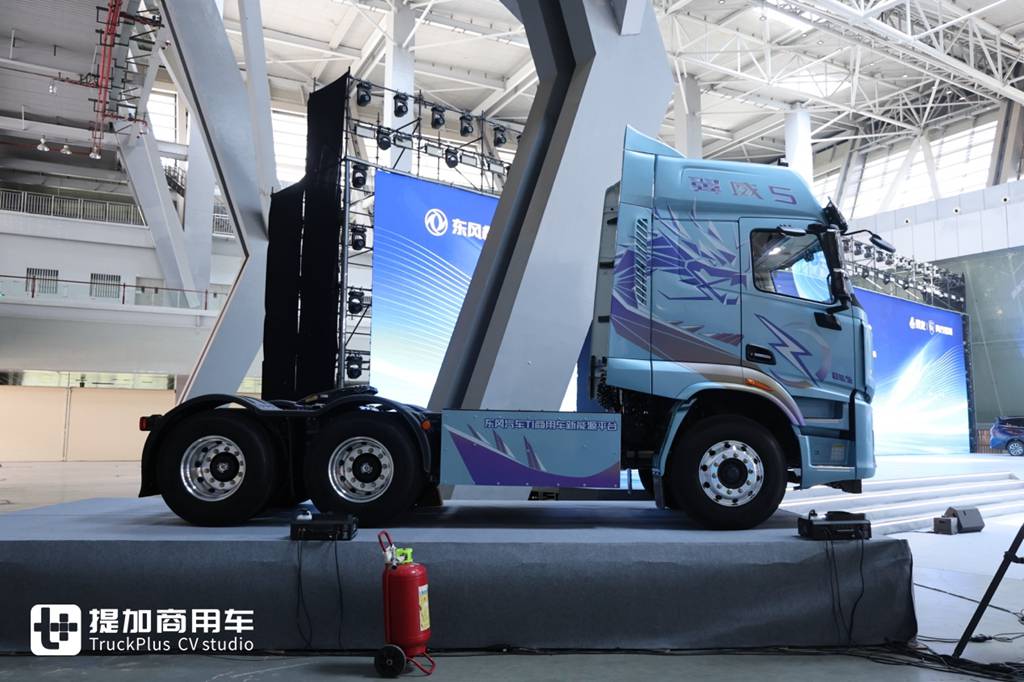 Up to Nearly 1,000 Horsepower & As Low As 1 kWh Per Kilometer: In-Depth Review of Dongfeng Liuzhou Chenglong EV5 Ultra Edition Tractor