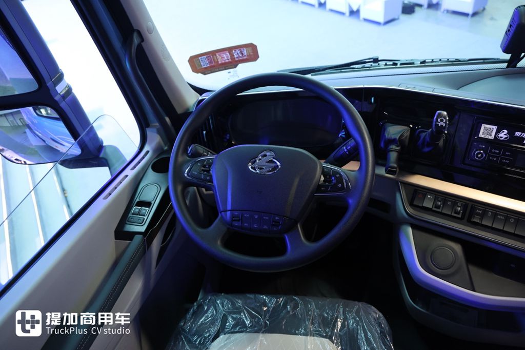Up to Nearly 1,000 Horsepower & As Low As 1 kWh Per Kilometer: In-Depth Review of Dongfeng Liuzhou Chenglong EV5 Ultra Edition Tractor