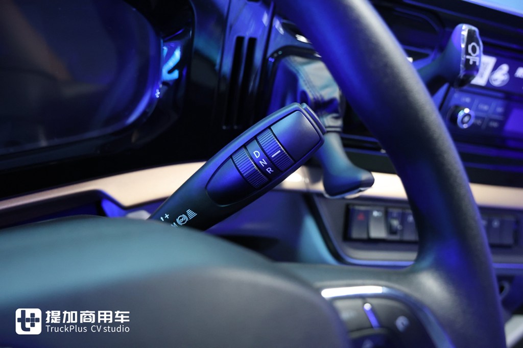 Up to Nearly 1,000 Horsepower & As Low As 1 kWh Per Kilometer: In-Depth Review of Dongfeng Liuzhou Chenglong EV5 Ultra Edition Tractor