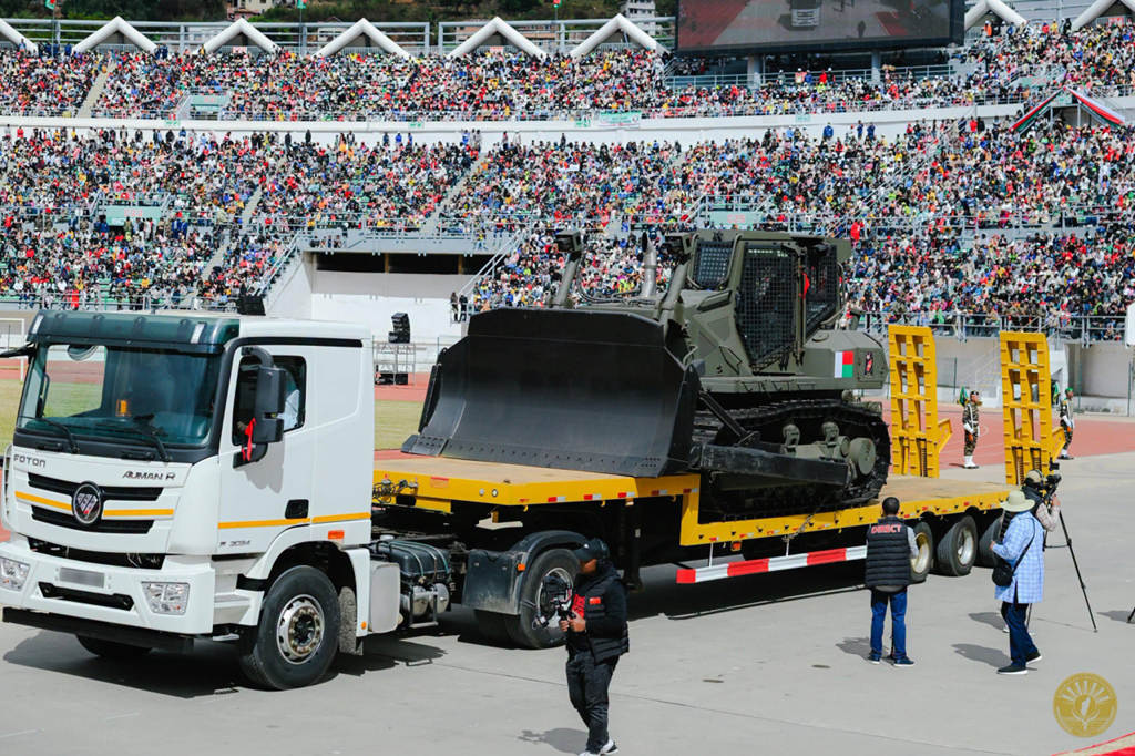 From Single Vehicles to National Festival Partner for the Whole City: BAIC FOTON Provides Dual-line Support for Madagascar’s National Day