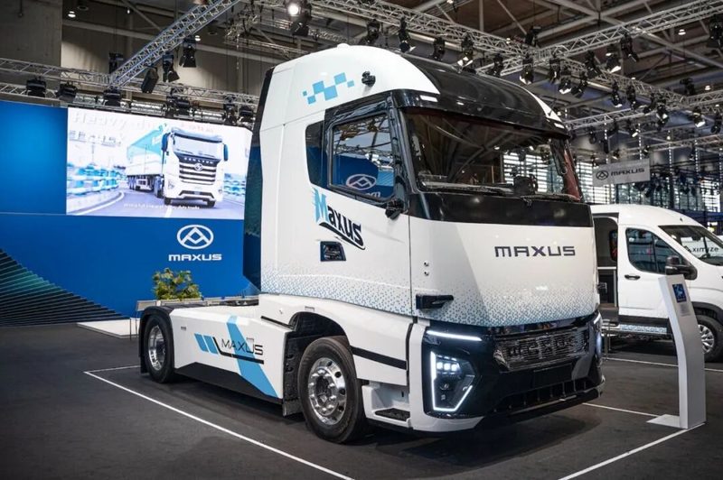 Global Debut in Hannover! SAIC Hongyan Delivers a New Answer for Trunk-Line Transport