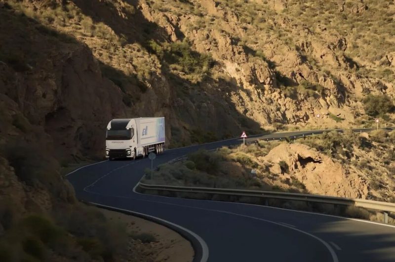 Global Debut in Hannover! SAIC Hongyan Delivers a New Answer for Trunk-Line Transport