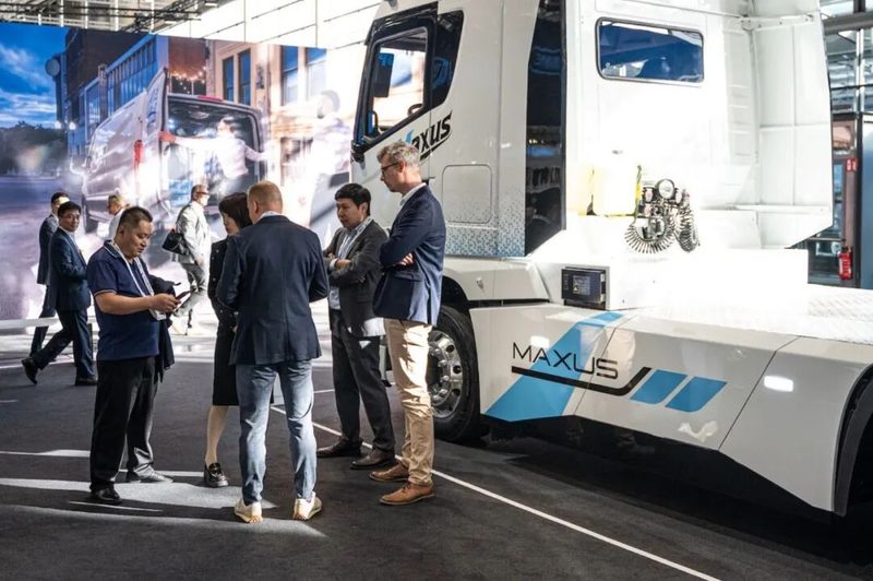 Global Debut in Hannover! SAIC Hongyan Delivers a New Answer for Trunk-Line Transport