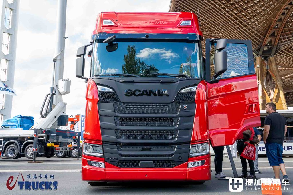 IAA 2026: Cab Extended by 80 cm, 770 hp V8 Power — In-Depth Look at the Scania LongLine Tractor