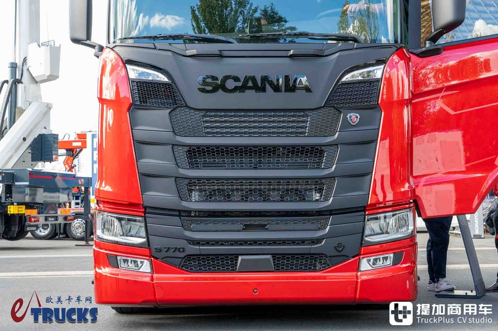 IAA 2026: Cab Extended by 80 cm, 770 hp V8 Power — In-Depth Look at the Scania LongLine Tractor