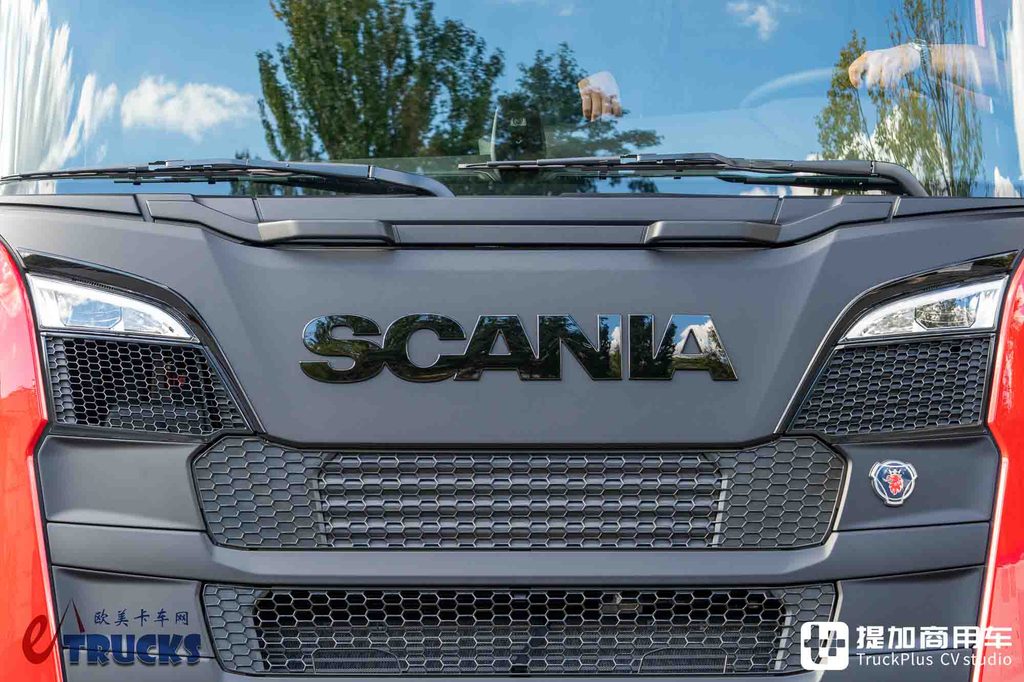 IAA 2026: Cab Extended by 80 cm, 770 hp V8 Power — In-Depth Look at the Scania LongLine Tractor