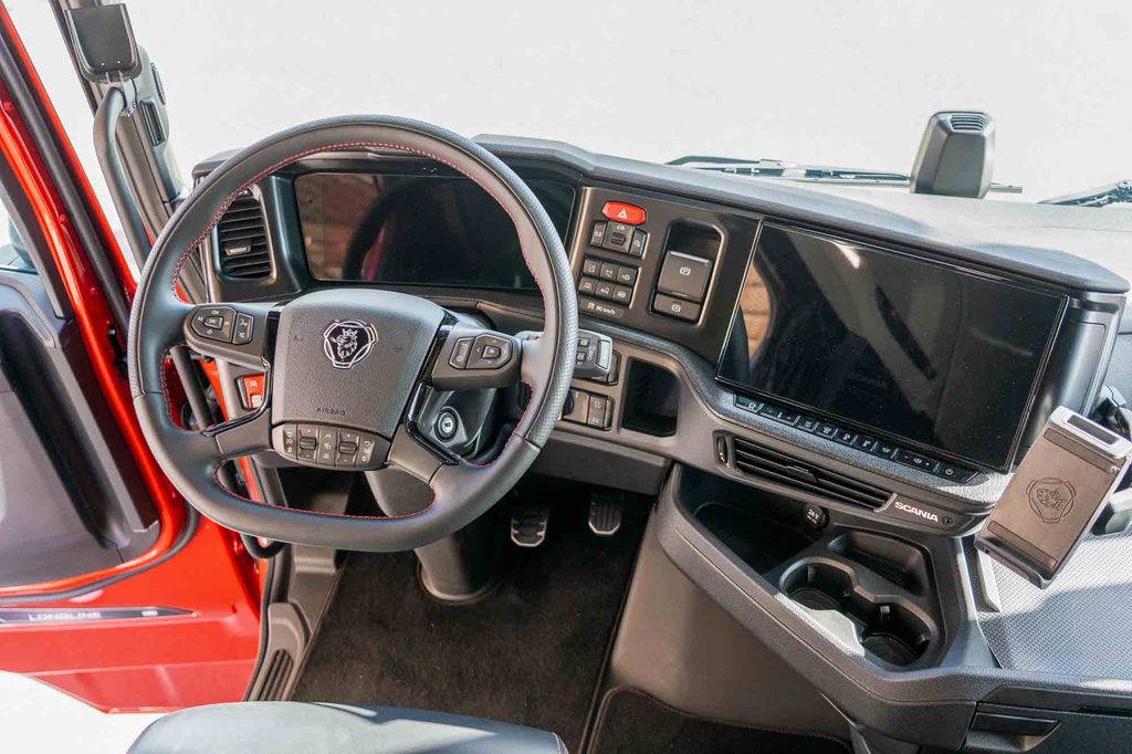 IAA 2026: Cab Extended by 80 cm, 770 hp V8 Power — In-Depth Look at the Scania LongLine Tractor
