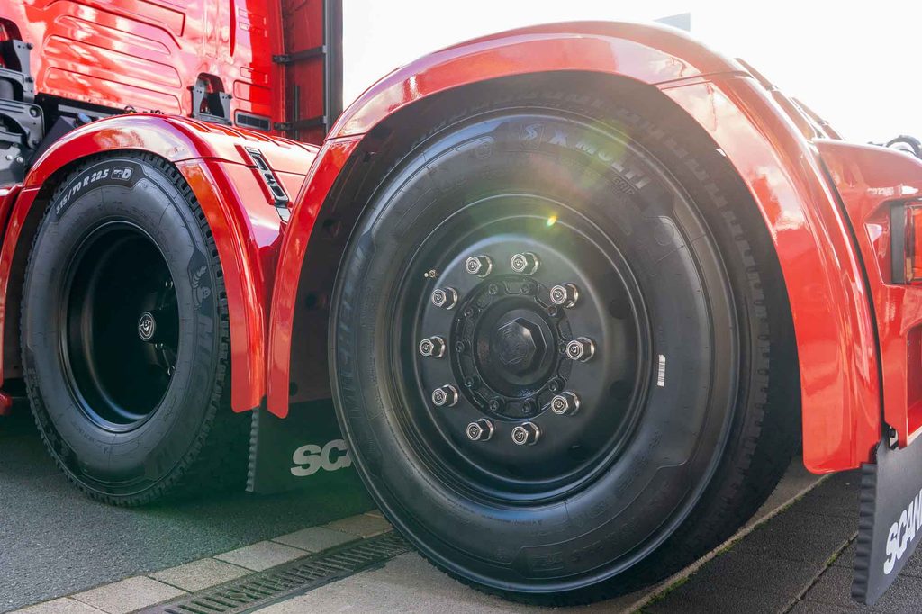IAA 2026: Cab Extended by 80 cm, 770 hp V8 Power — In-Depth Look at the Scania LongLine Tractor