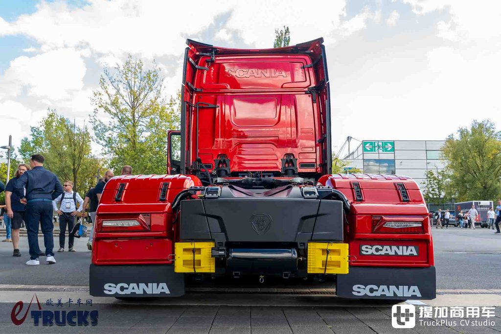IAA 2026: Cab Extended by 80 cm, 770 hp V8 Power — In-Depth Look at the Scania LongLine Tractor