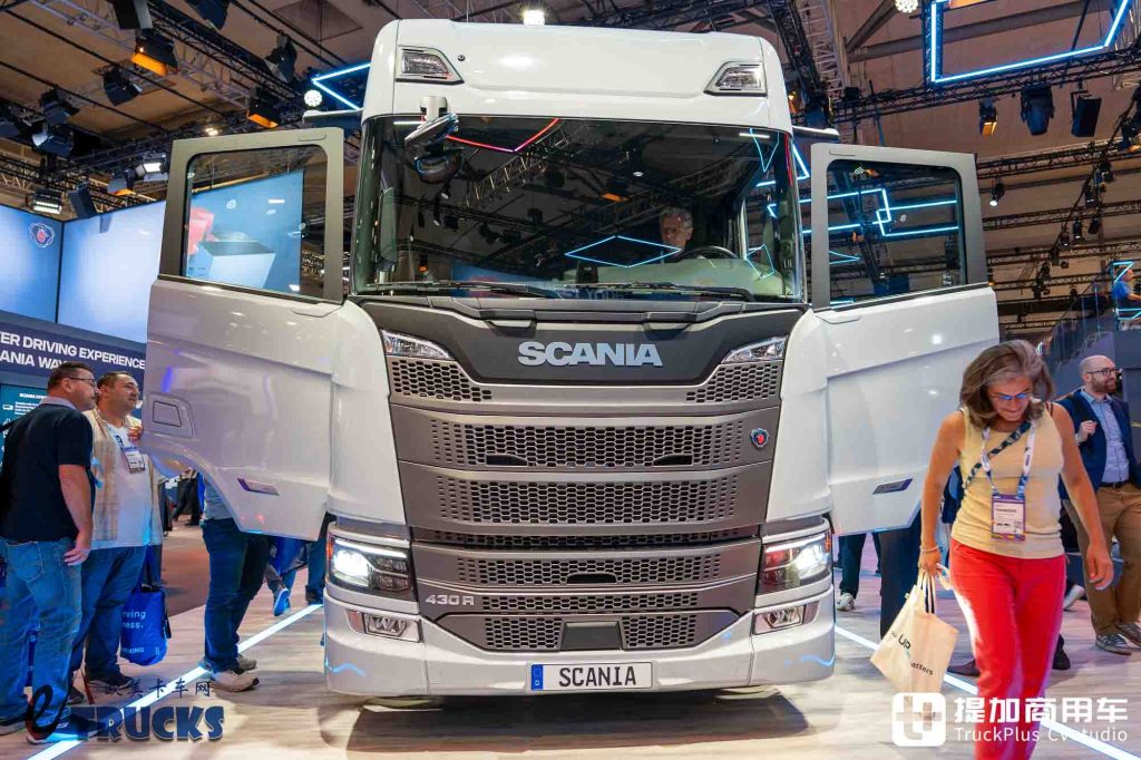 IAA 2026: New Front Face, Hidden Door Handles, and Electronic Mirrors? In-Depth Review of the New Scania Dynamic 430 R Tractor