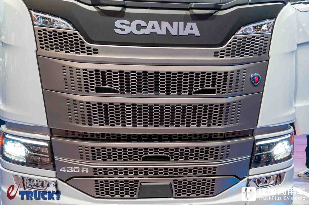 IAA 2026: New Front Face, Hidden Door Handles, and Electronic Mirrors? In-Depth Review of the New Scania Dynamic 430 R Tractor