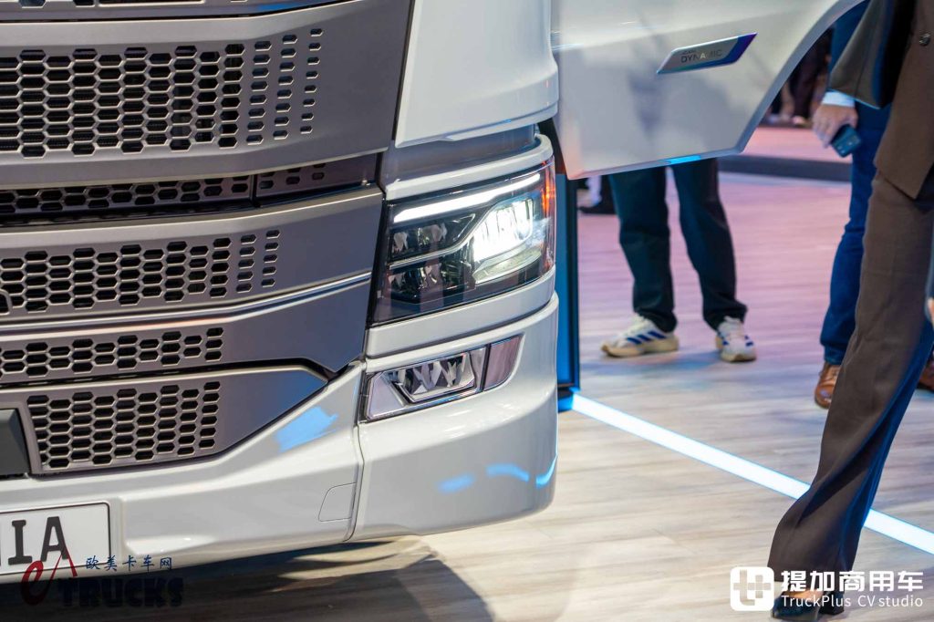 IAA 2026: New Front Face, Hidden Door Handles, and Electronic Mirrors? In-Depth Review of the New Scania Dynamic 430 R Tractor