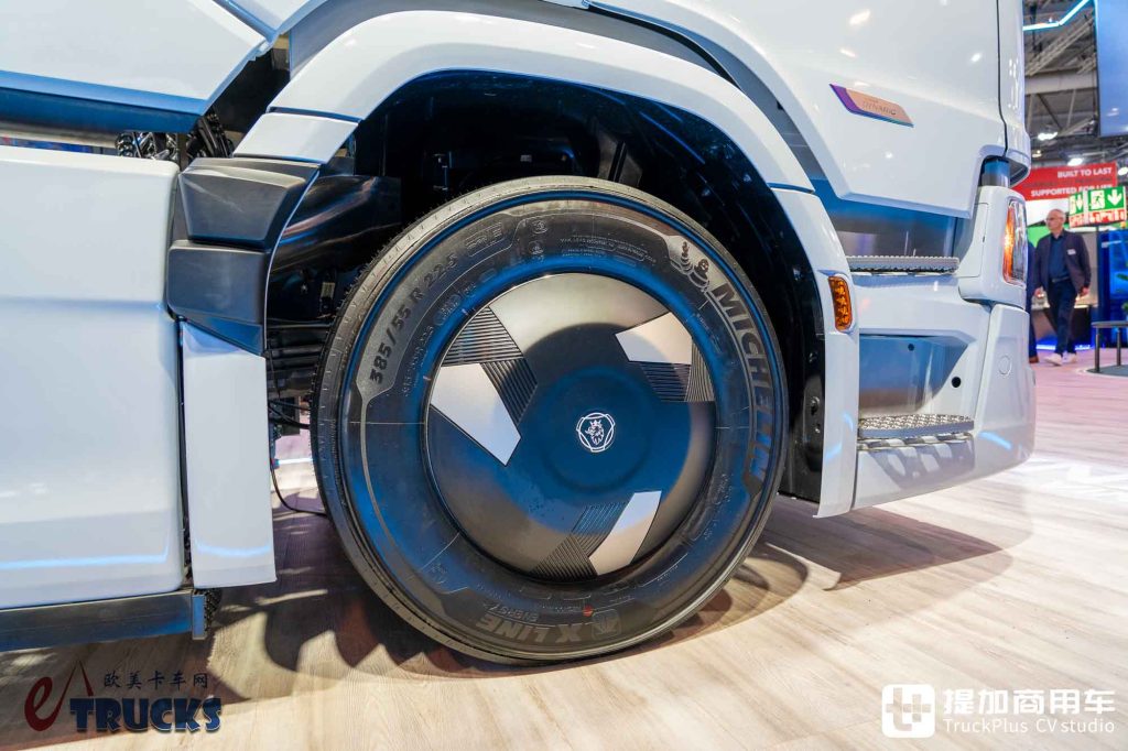 IAA 2026: New Front Face, Hidden Door Handles, and Electronic Mirrors? In-Depth Review of the New Scania Dynamic 430 R Tractor
