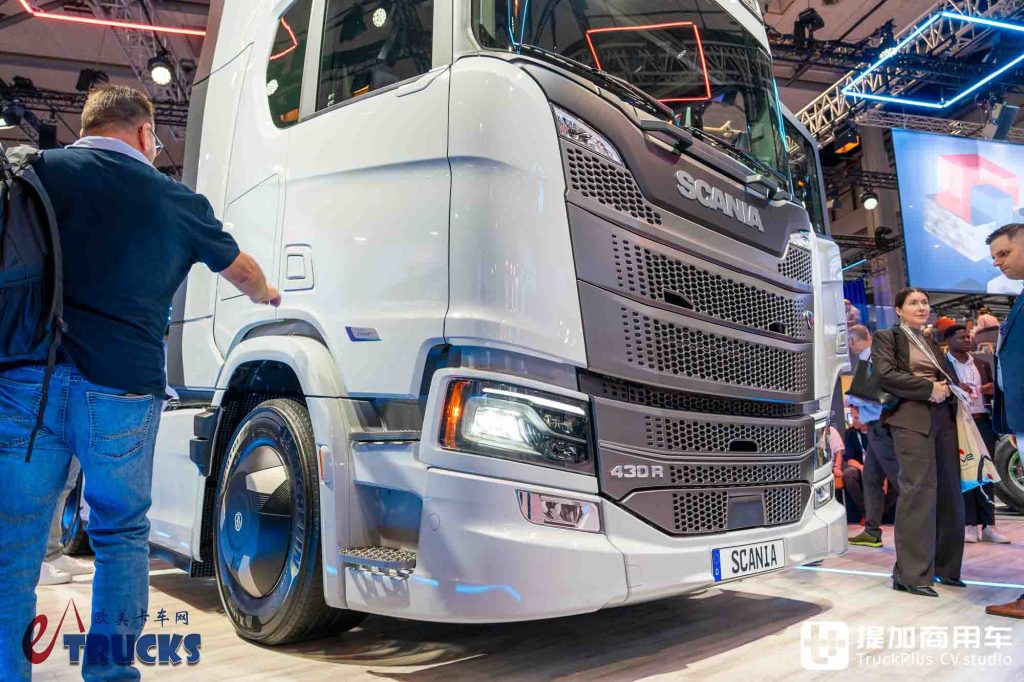 IAA 2026: New Front Face, Hidden Door Handles, and Electronic Mirrors? In-Depth Review of the New Scania Dynamic 430 R Tractor