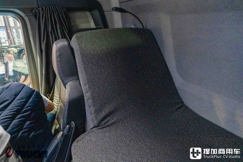 IAA 2026: New Front Face, Hidden Door Handles, and Electronic Mirrors? In-Depth Review of the New Scania Dynamic 430 R Tractor