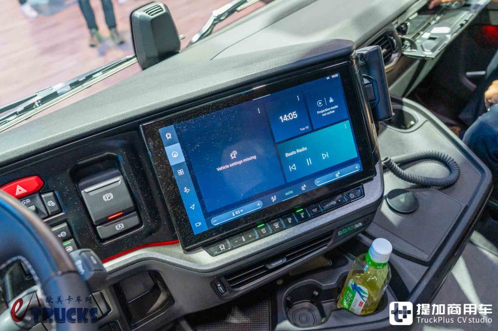 IAA 2026: New Front Face, Hidden Door Handles, and Electronic Mirrors? In-Depth Review of the New Scania Dynamic 430 R Tractor