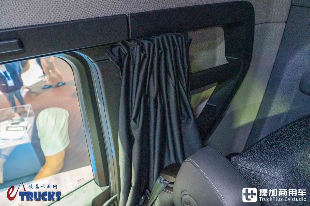 IAA 2026: New Front Face, Hidden Door Handles, and Electronic Mirrors? In-Depth Review of the New Scania Dynamic 430 R Tractor