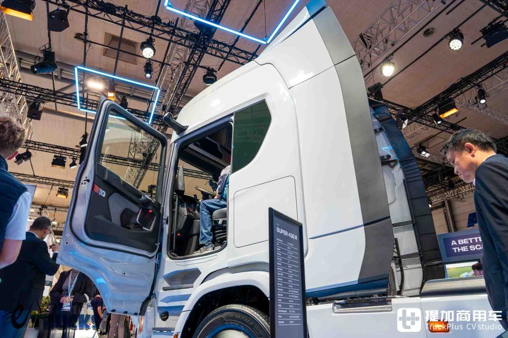 IAA 2026: New Front Face, Hidden Door Handles, and Electronic Mirrors? In-Depth Review of the New Scania Dynamic 430 R Tractor