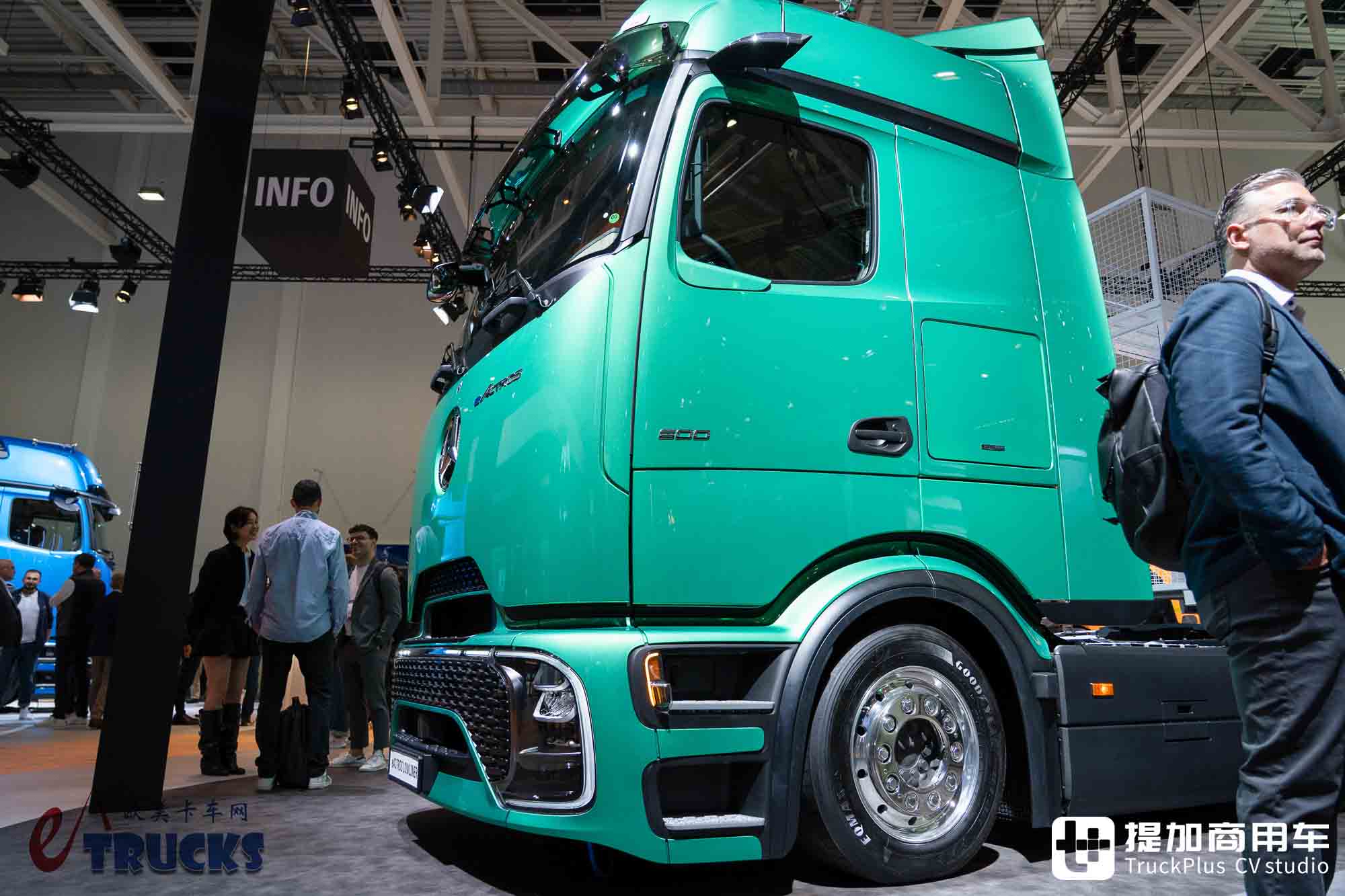 IAA 2026: Can a Long-Haul Electric Truck Also Play the Low-Saddle Game? In-Depth Review of the Mercedes-Benz eActros Lowliner Tractor