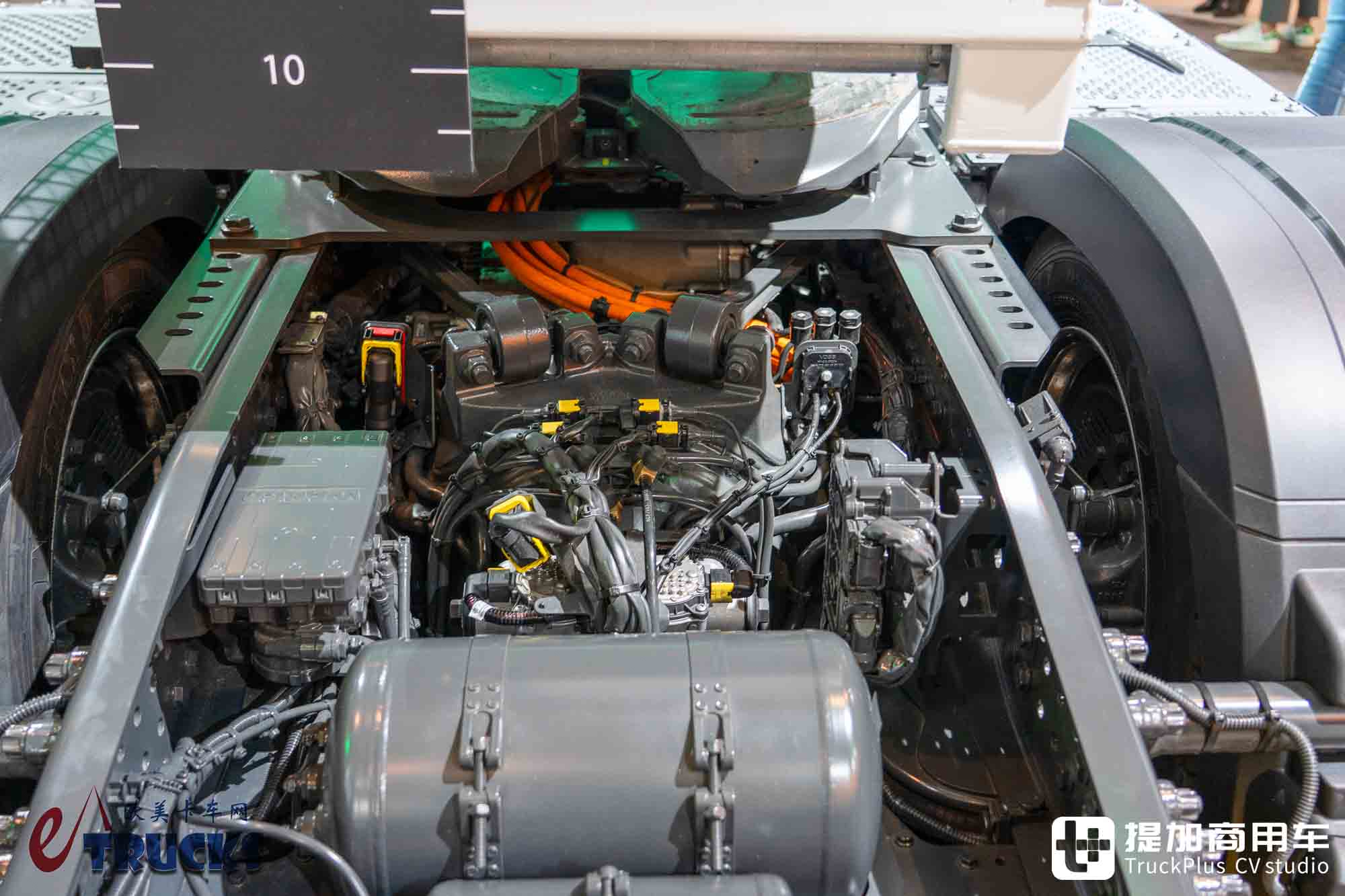 IAA 2026: Can a Long-Haul Electric Truck Also Play the Low-Saddle Game? In-Depth Review of the Mercedes-Benz eActros Lowliner Tractor