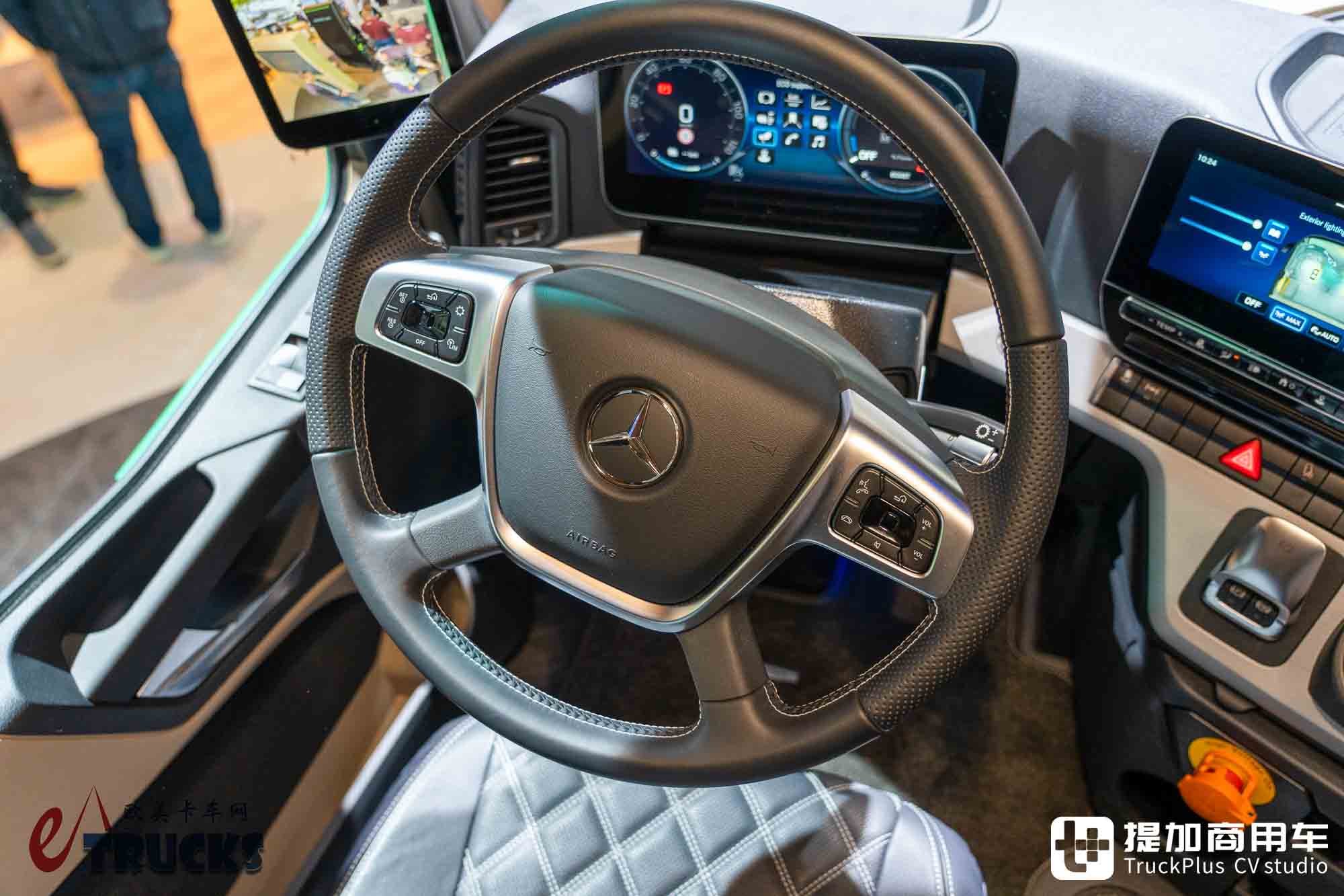 IAA 2026: Can a Long-Haul Electric Truck Also Play the Low-Saddle Game? In-Depth Review of the Mercedes-Benz eActros Lowliner Tractor