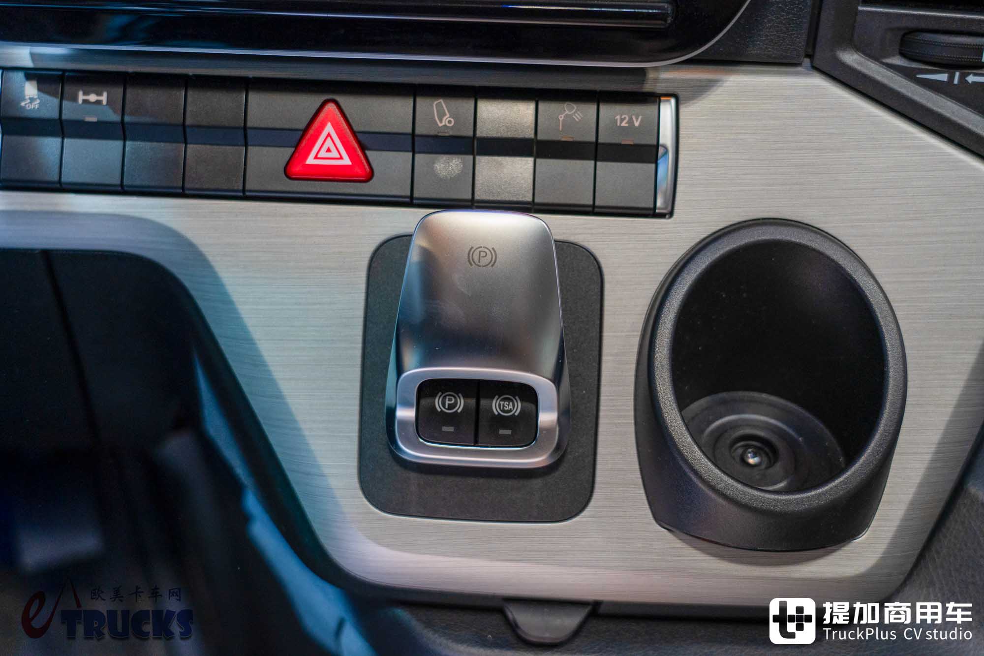 IAA 2026: Can a Long-Haul Electric Truck Also Play the Low-Saddle Game? In-Depth Review of the Mercedes-Benz eActros Lowliner Tractor