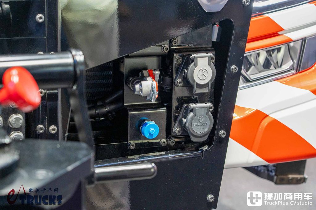 IAA 2026: Scania's Thousand-Ton King Has Arrived! 8x6 Drive with a 770 hp V8 — In-Depth Review of the 770 S Heavy-Haulage Tractor