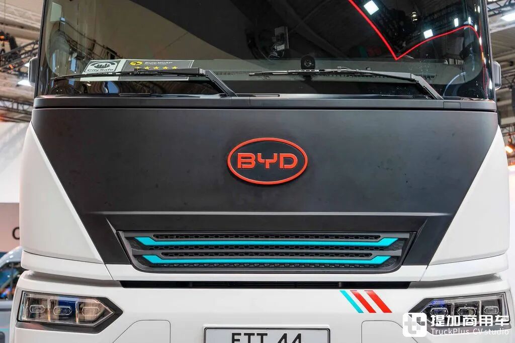 IAA 2026: 1,000 hp Electric Drive + Megawatt Charging, Plus Five-Star Safety! Full Analysis of the BYD ETT 44 Pure-Electric Tractor