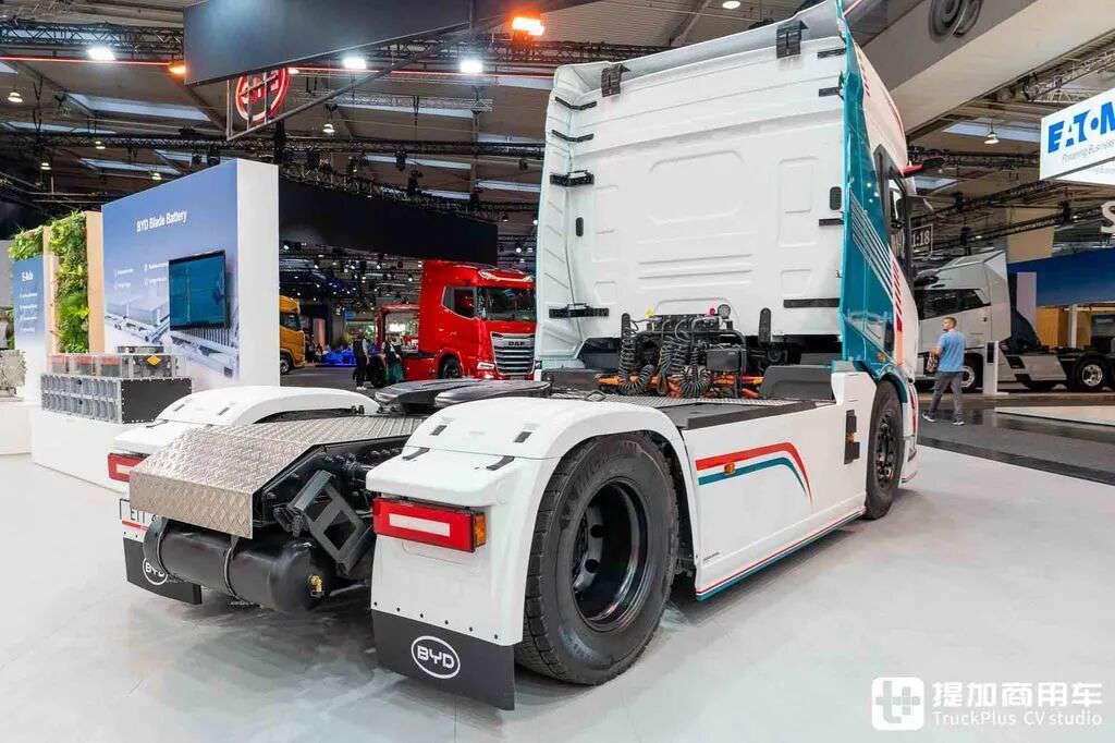 IAA 2026: 1,000 hp Electric Drive + Megawatt Charging, Plus Five-Star Safety! Full Analysis of the BYD ETT 44 Pure-Electric Tractor